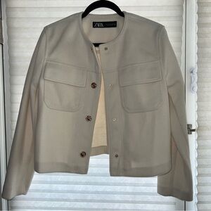 ZARA WHITE TWEED JACKET WITH GOLD BUTTONS IN WOMENS SIZE SMALL